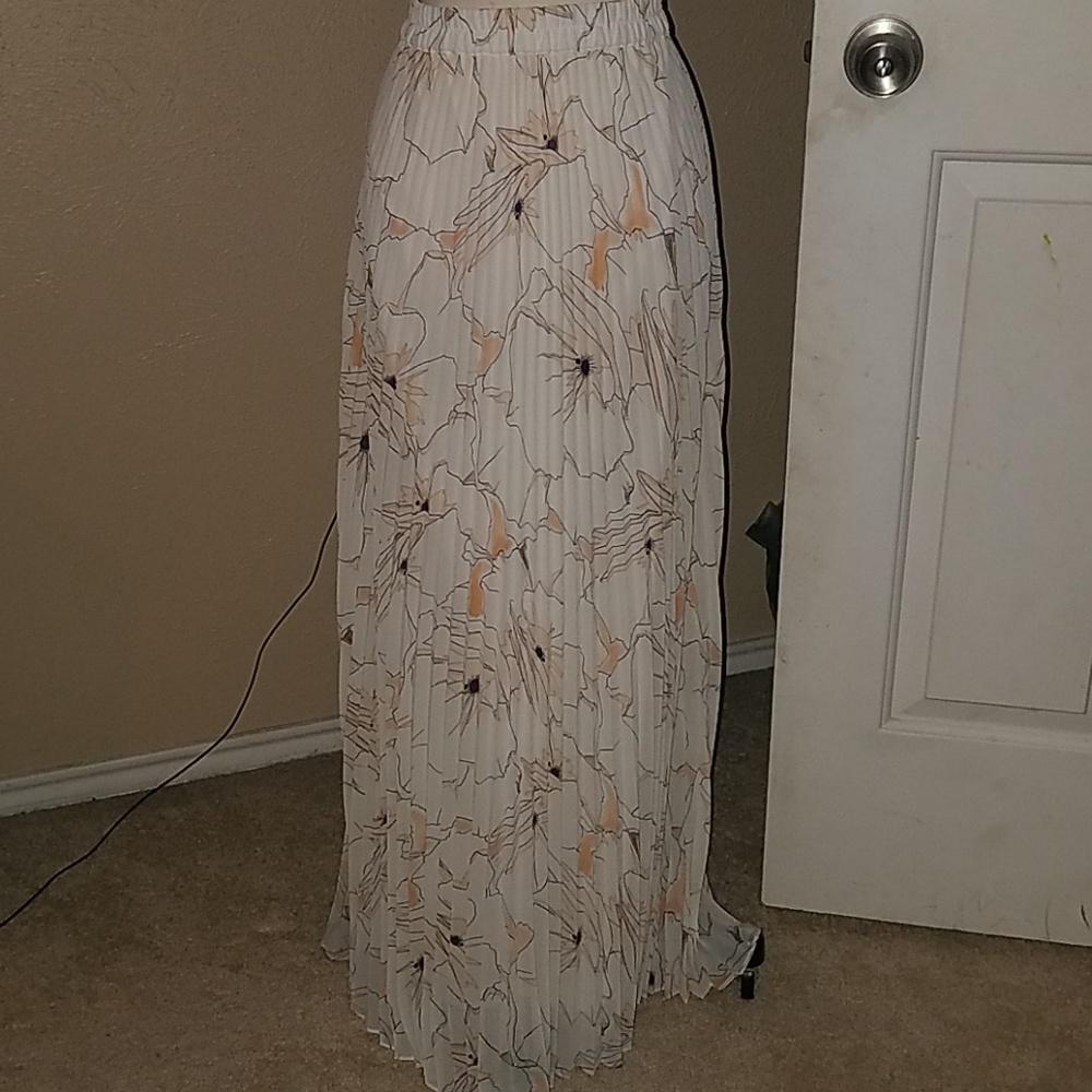 Club Monaco Pleated Floral Maxi Skirt